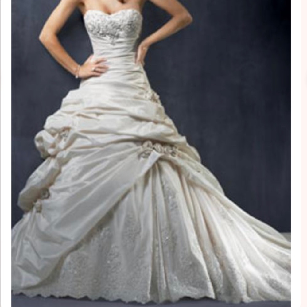 Maggie Sottero Sabelle Wedding Dress
